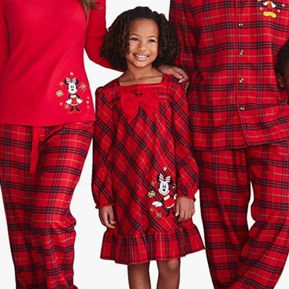 FREE GIFT WITH PURCHASE - GIRL’S DISNEY NIGHTGOWN